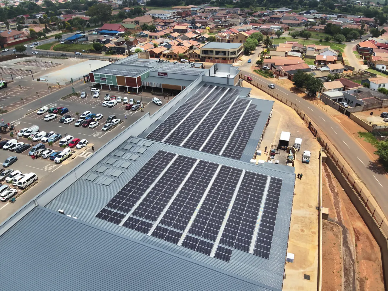 935 kWp rooftop solar on a shopping centre in Lenasia