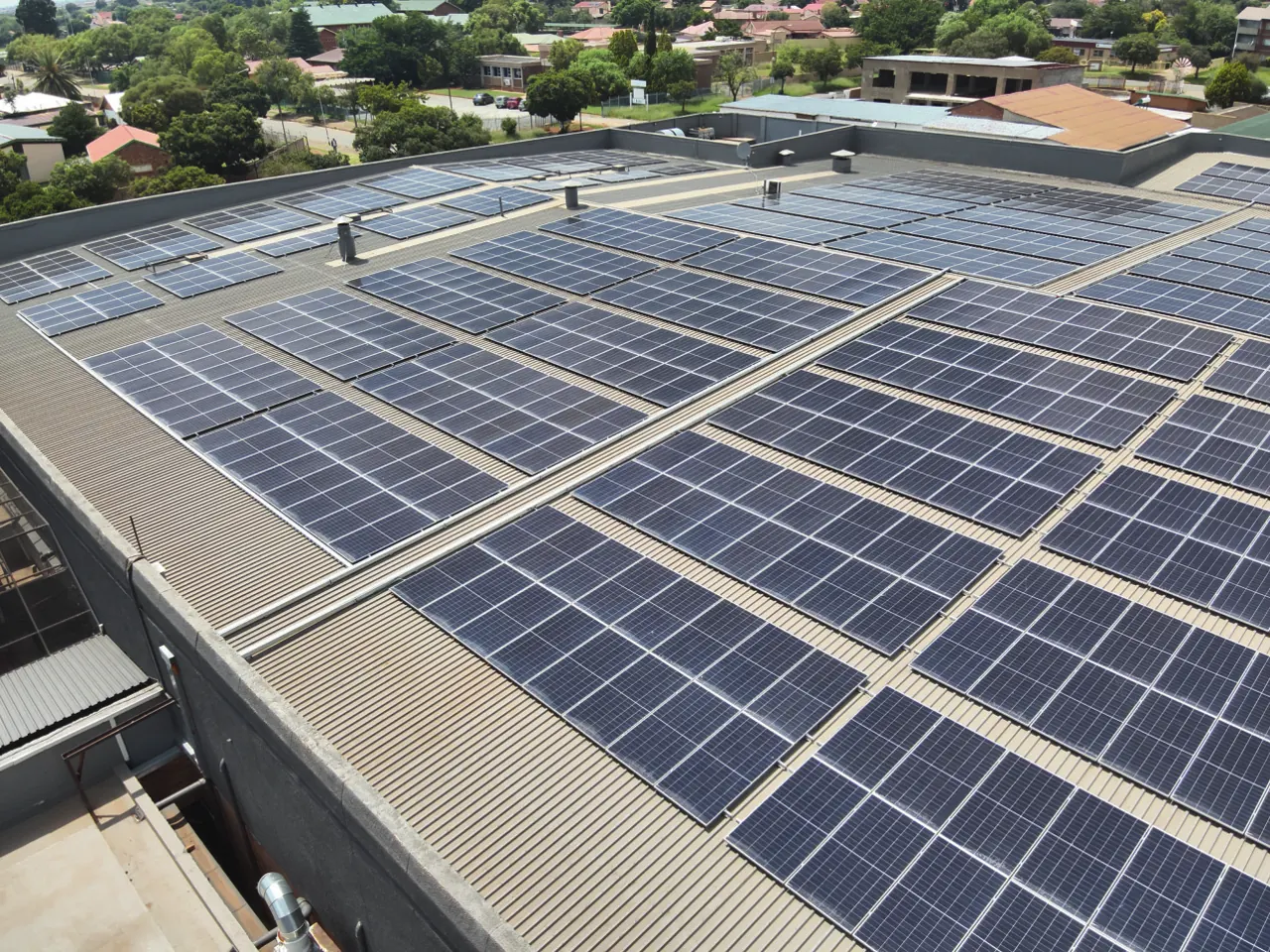 728 kWp rooftop solar on a shopping centre in Westonaria